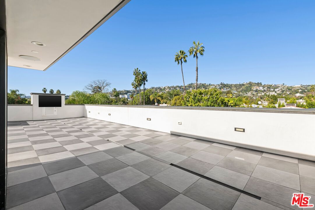 853 N Kilkea Dr, West Hollywood