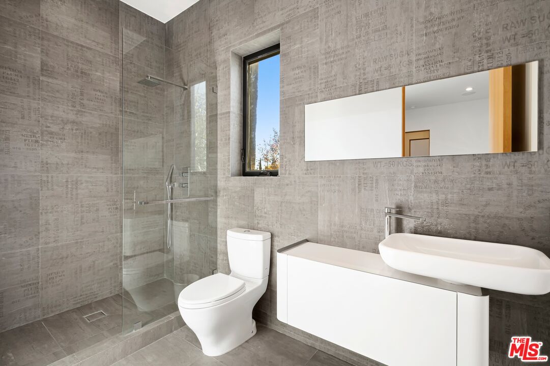 853 N Kilkea Dr, West Hollywood