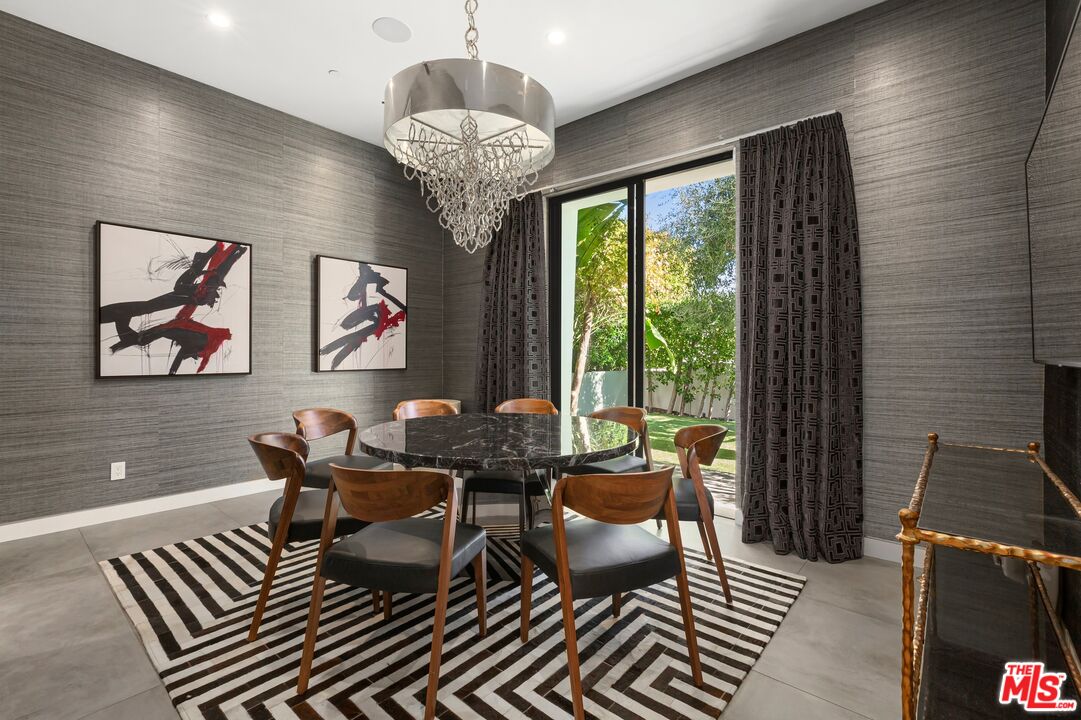 853 N Kilkea Dr, West Hollywood