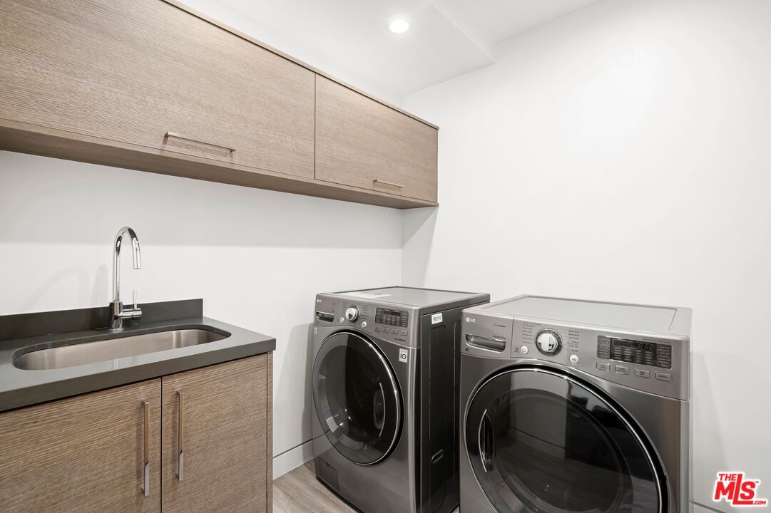 853 N Kilkea Dr, West Hollywood