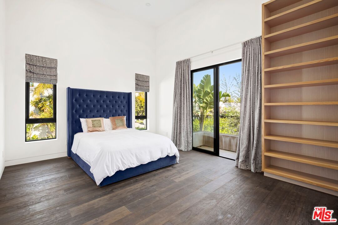 853 N Kilkea Dr, West Hollywood