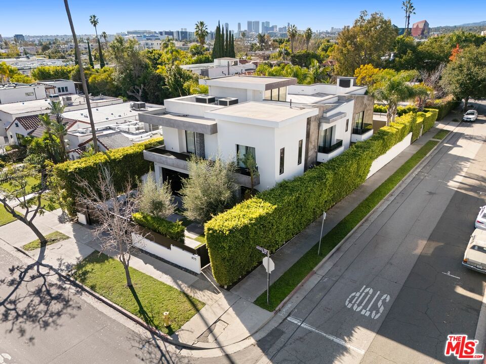 853 N Kilkea Dr, West Hollywood