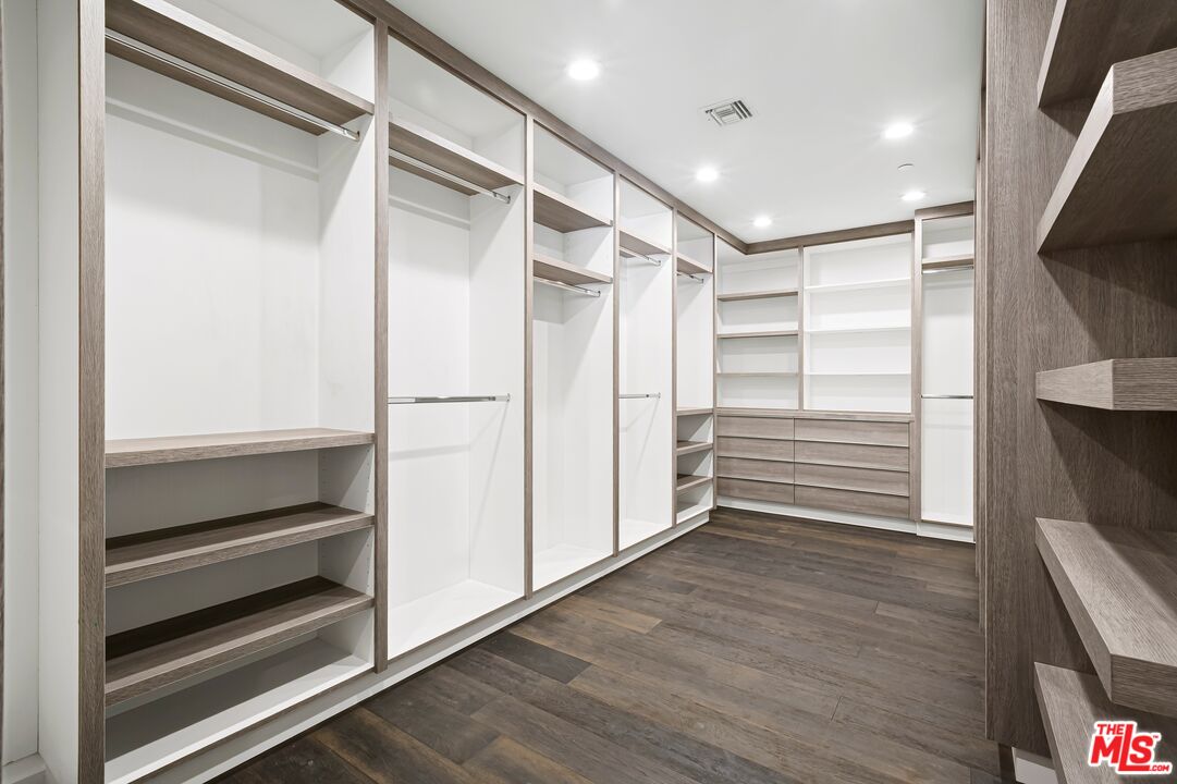 853 N Kilkea Dr, West Hollywood