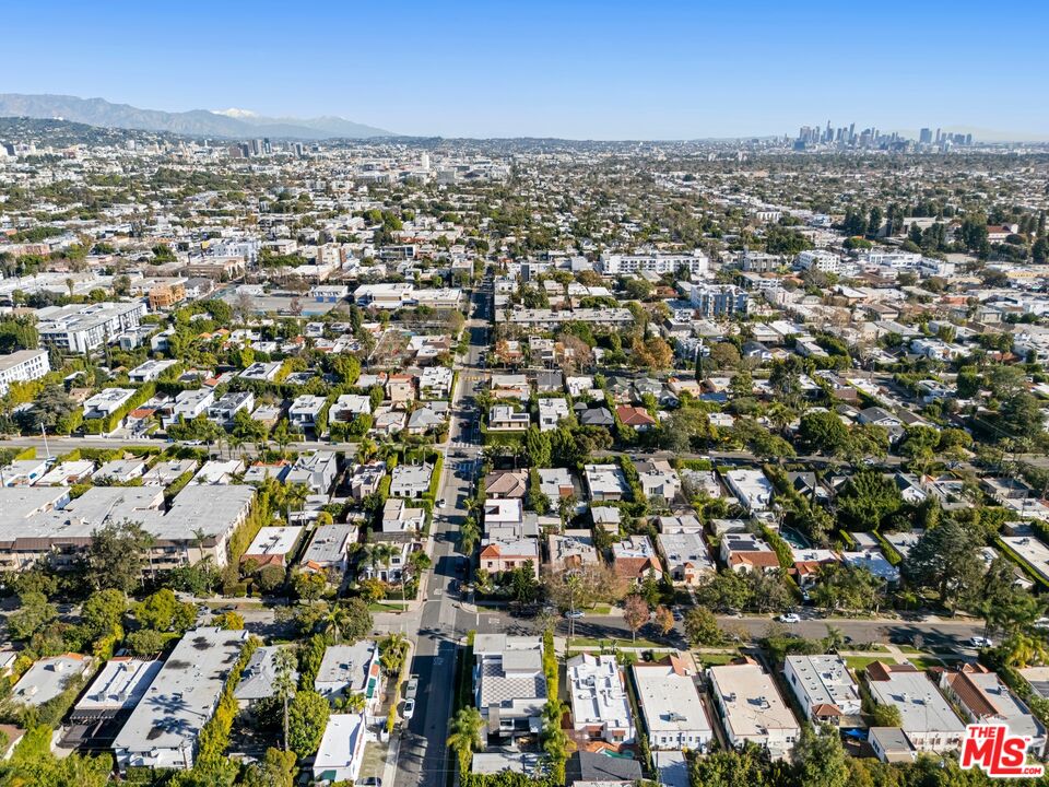 853 N Kilkea Dr, West Hollywood