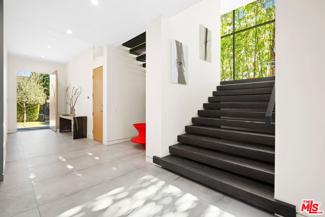 853 N Kilkea Dr, West Hollywood