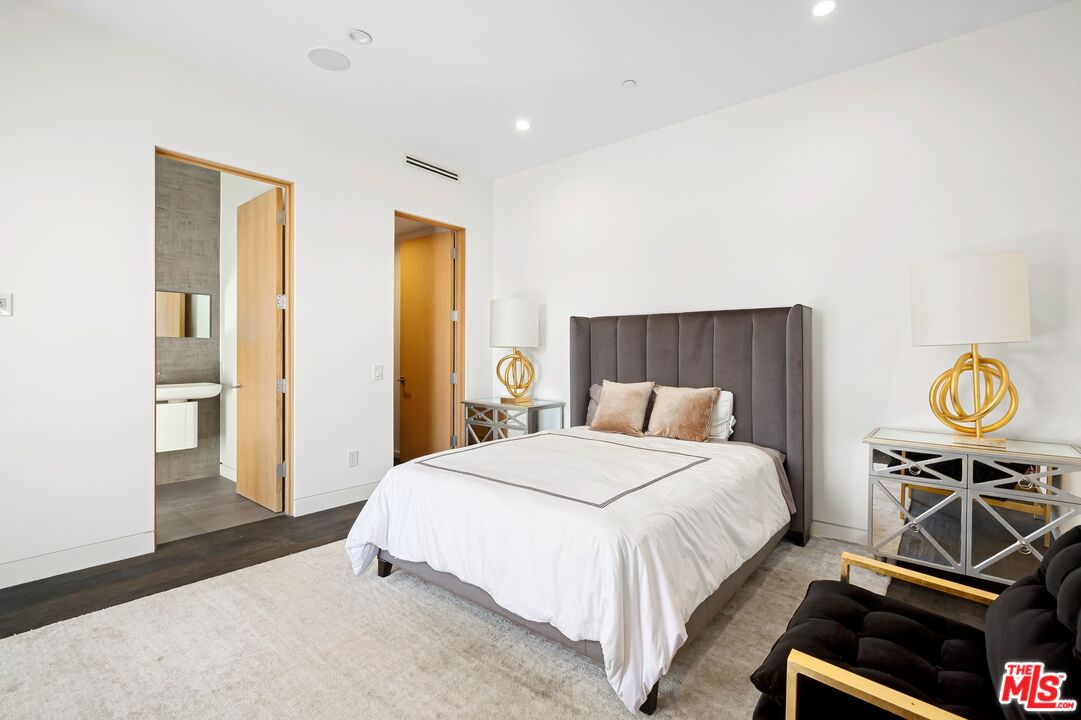 853 N Kilkea Dr, West Hollywood