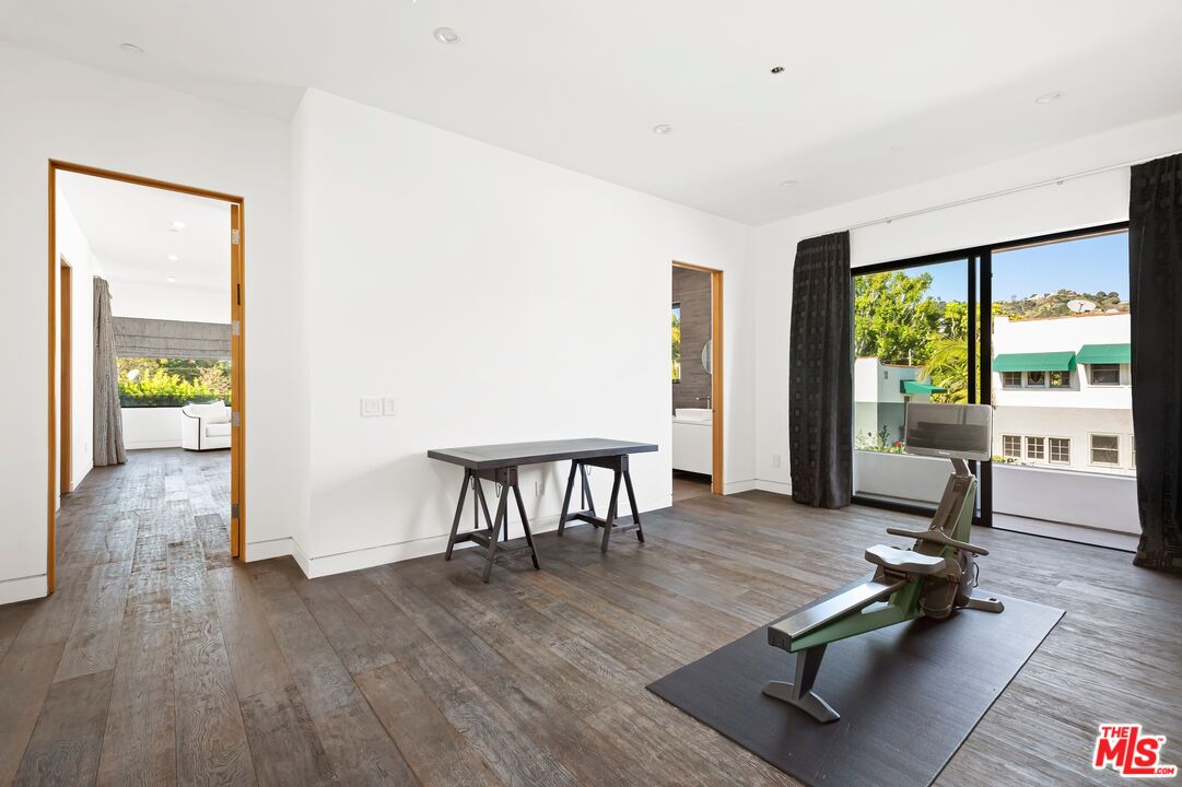 853 N Kilkea Dr, West Hollywood