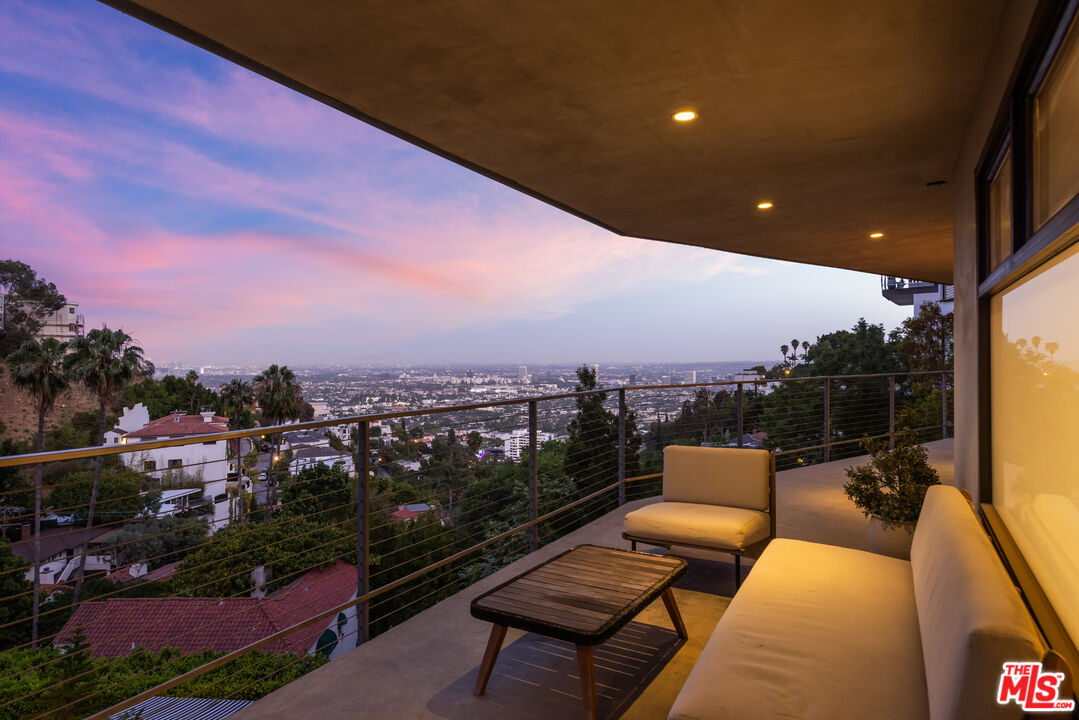 8634 Franklin Ave, Hollywood Hills
