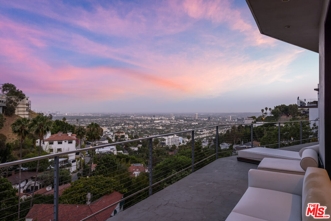 8634 Franklin Ave, Hollywood Hills