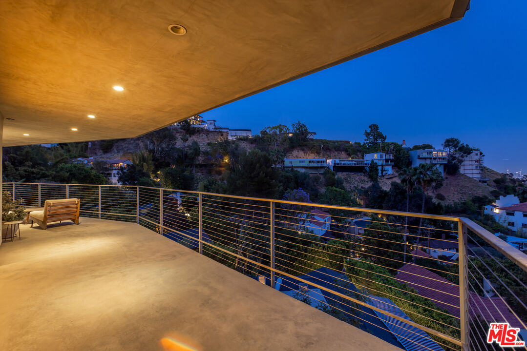 8634 Franklin Ave, Hollywood Hills