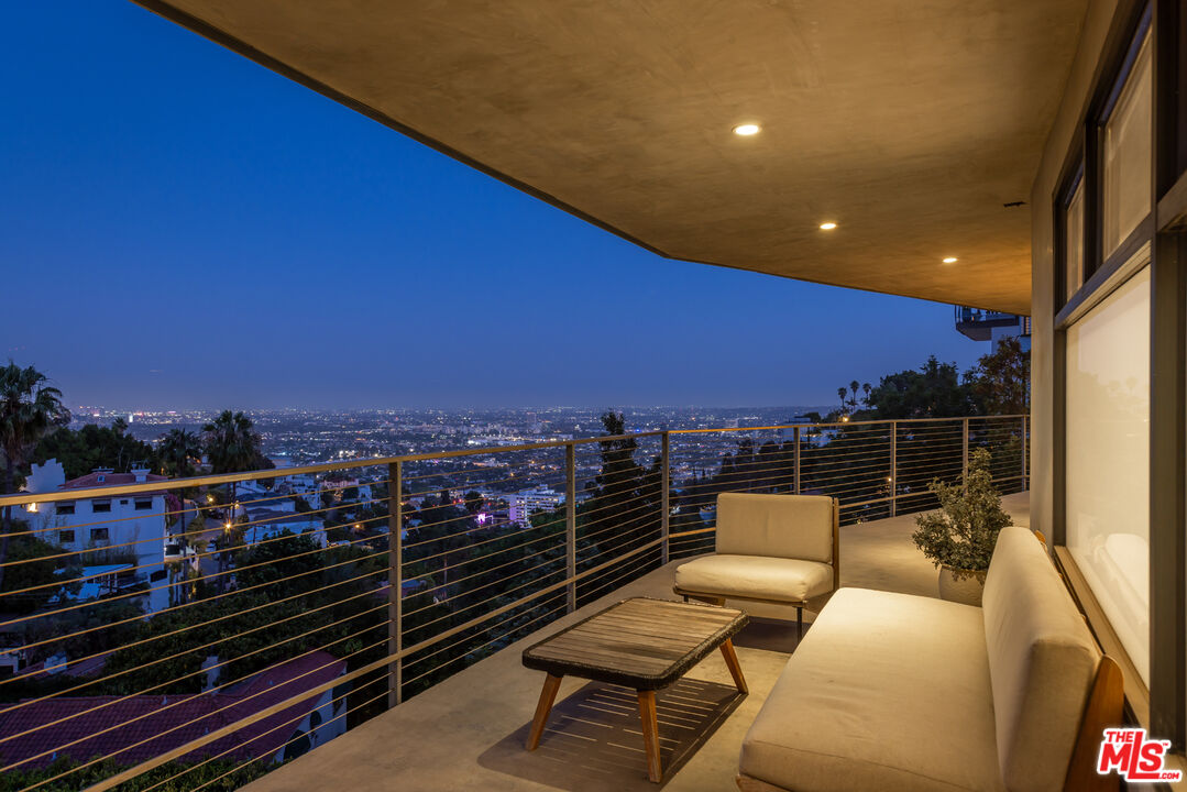 8634 Franklin Ave, Hollywood Hills