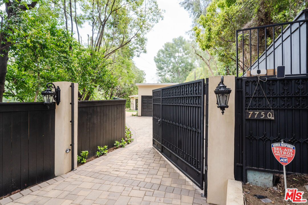 7750 Woodrow Wilson Dr, Hollywood Hills