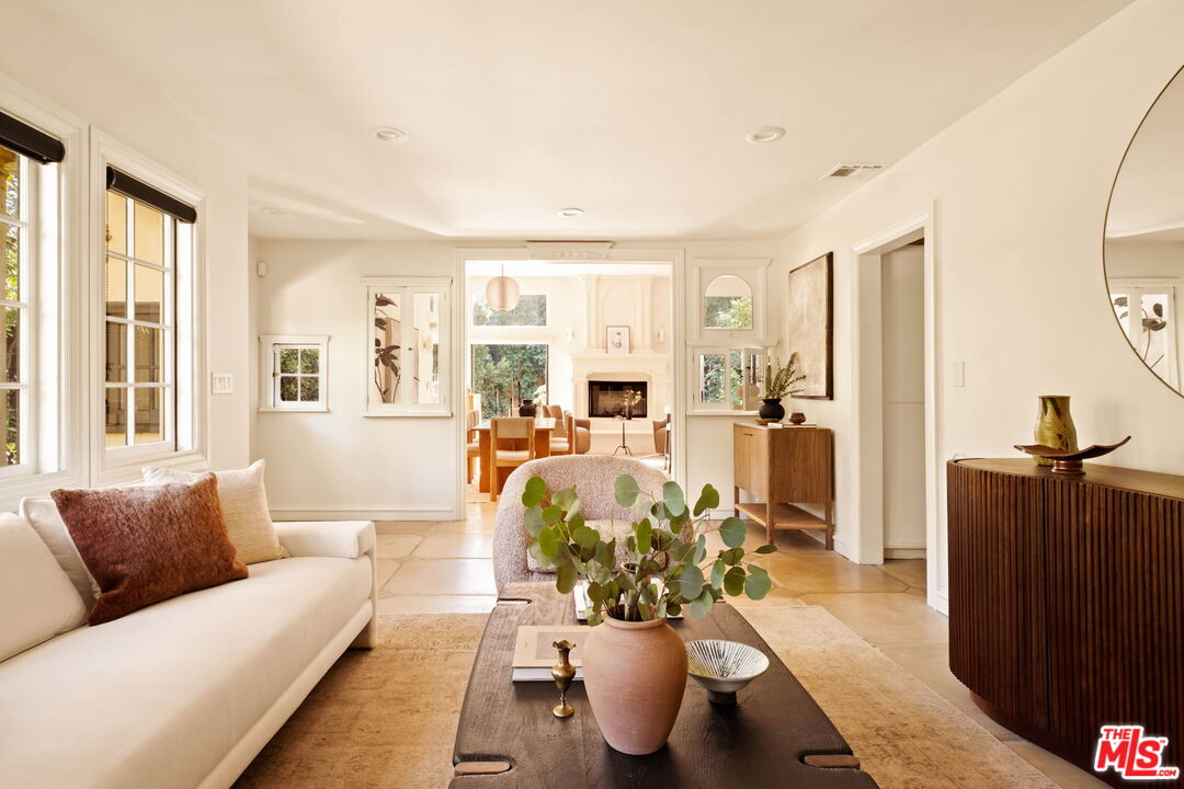 7750 Woodrow Wilson Dr, Hollywood Hills