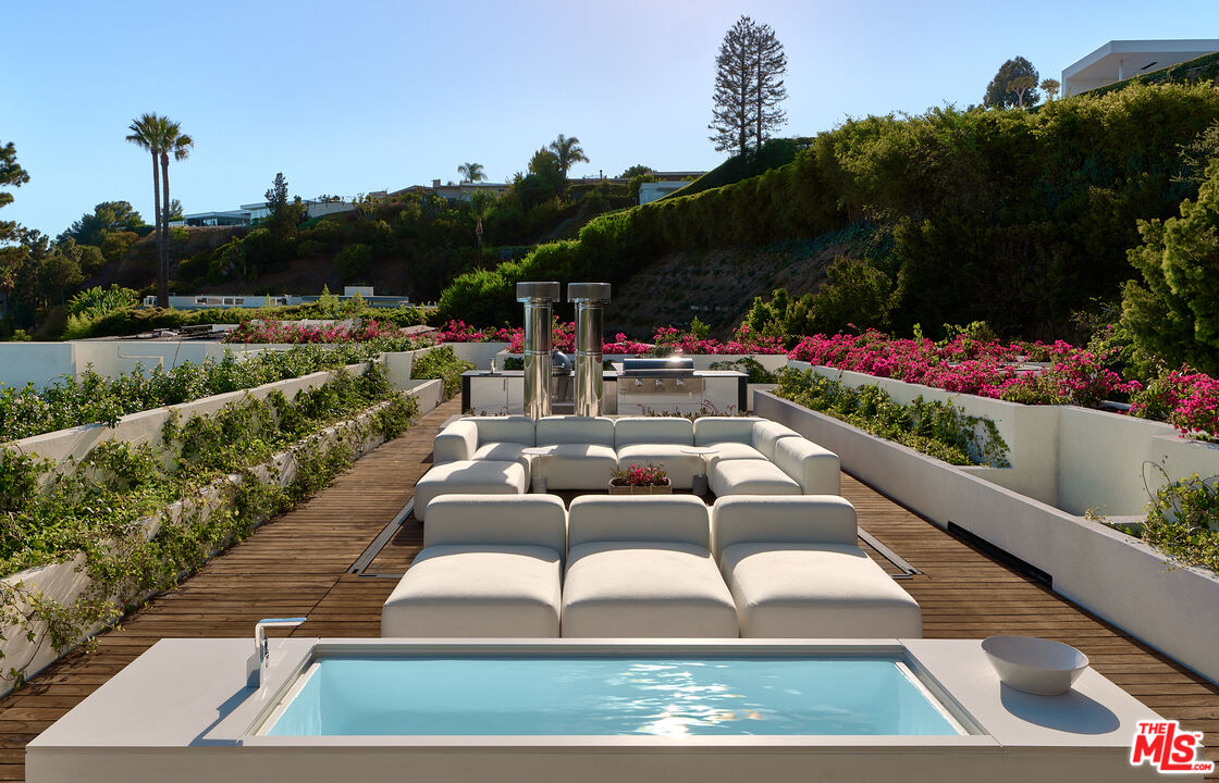 510 Arkell Dr, Beverly Hills