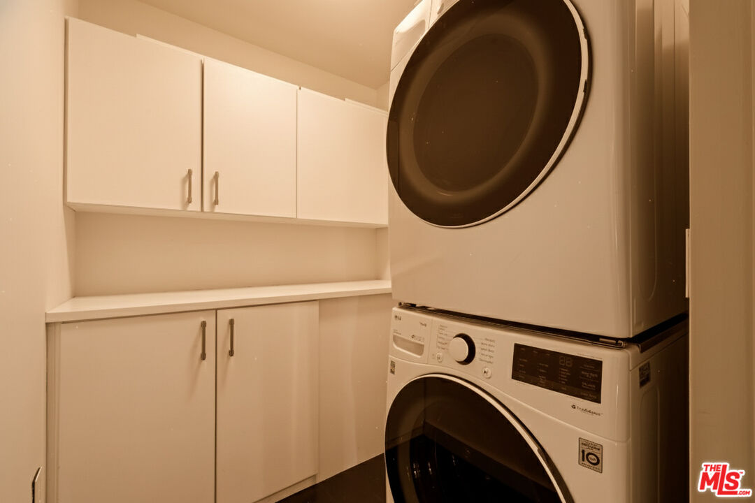 928 N Croft Ave Unit: 304