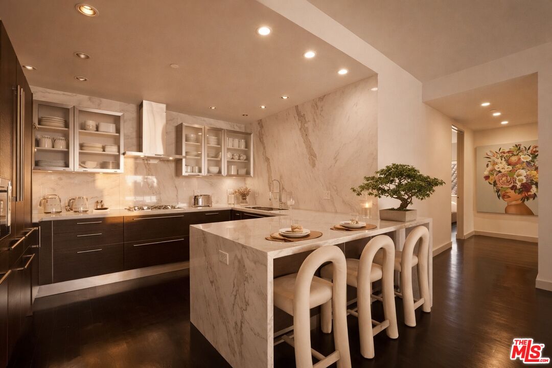 928 N Croft Ave Unit: 304