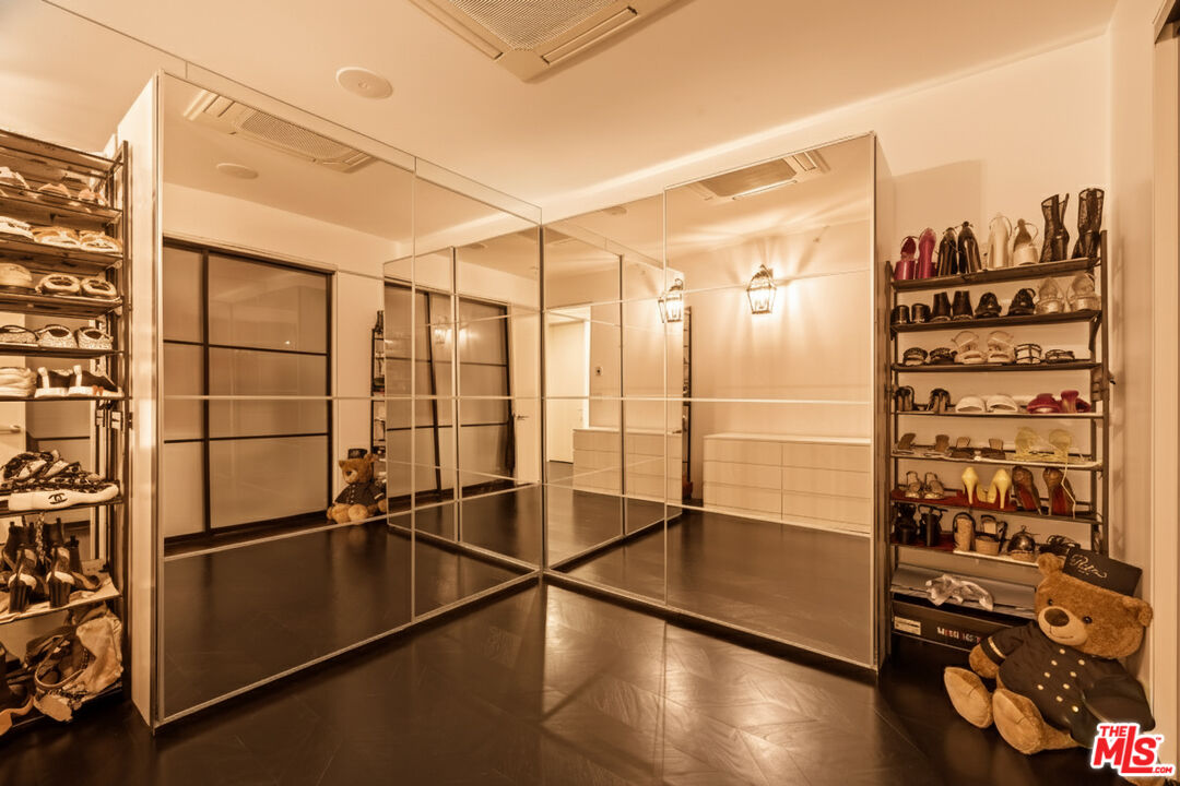 928 N Croft Ave Unit: 304