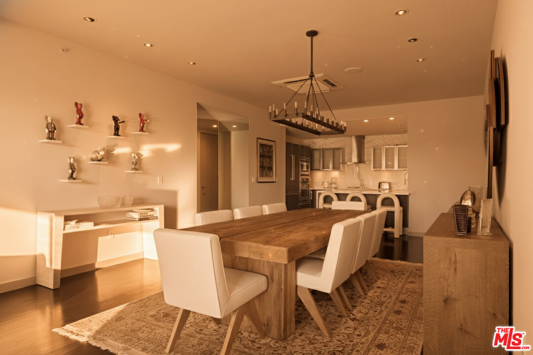 928 N Croft Ave Unit: 304