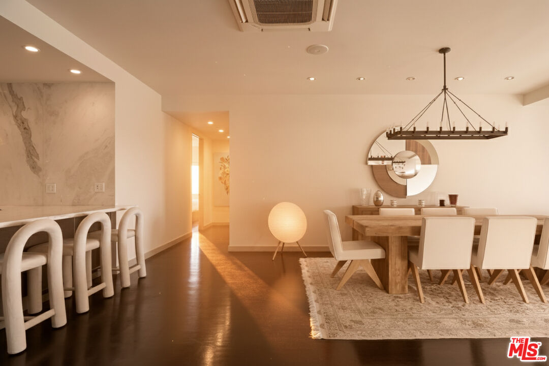 928 N Croft Ave Unit: 304