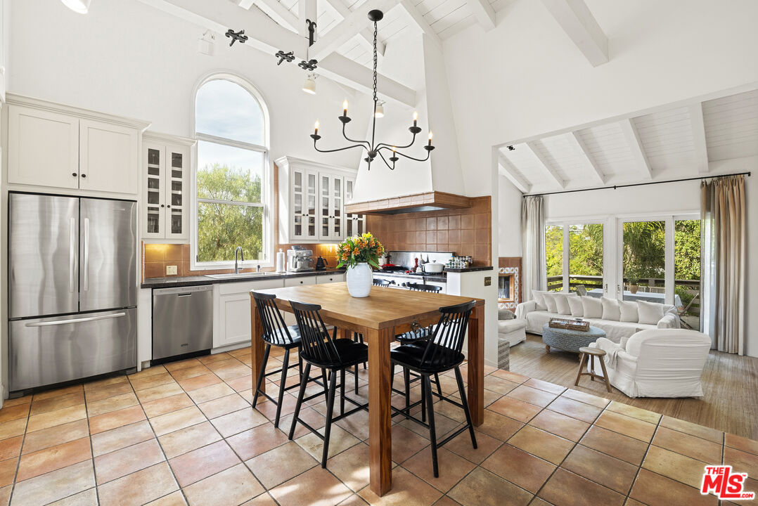 7445 Palo Vista Dr, Hollywood Hills