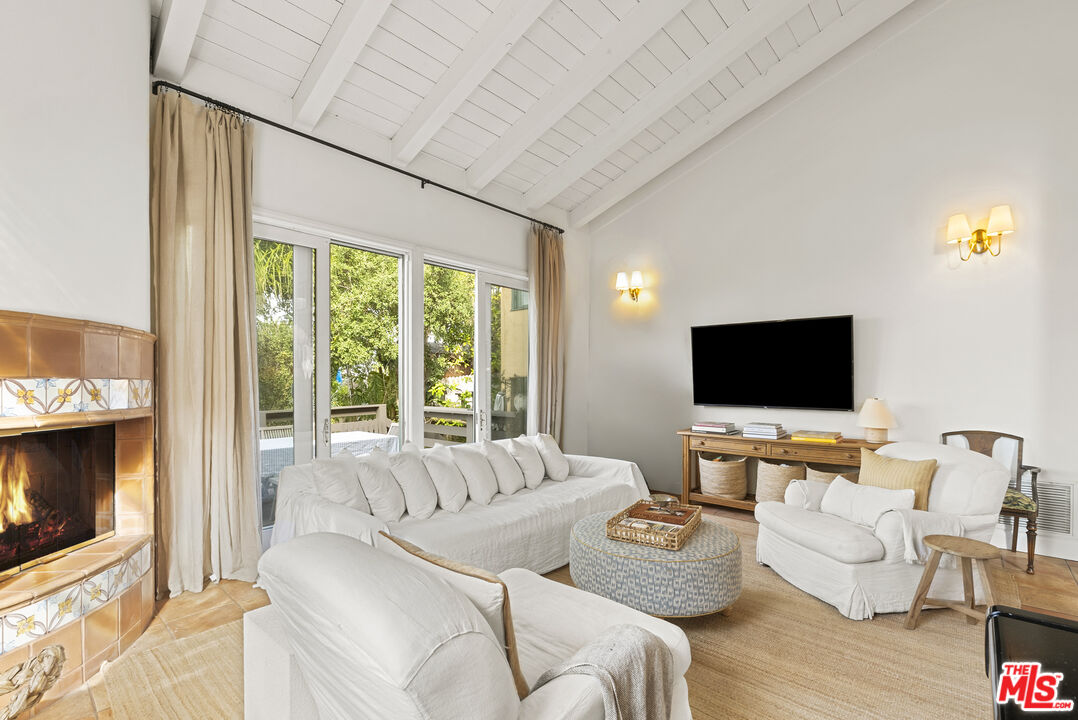 7445 Palo Vista Dr, Hollywood Hills