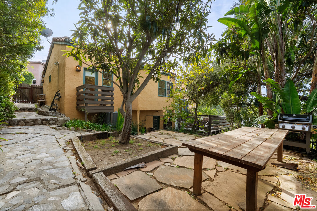 7445 Palo Vista Dr, Hollywood Hills