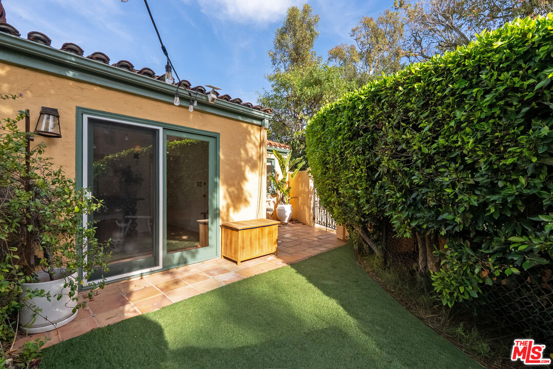 7445 Palo Vista Dr, Hollywood Hills