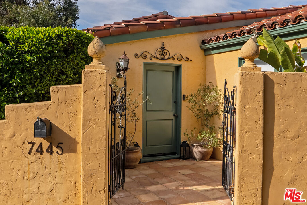 7445 Palo Vista Dr, Hollywood Hills