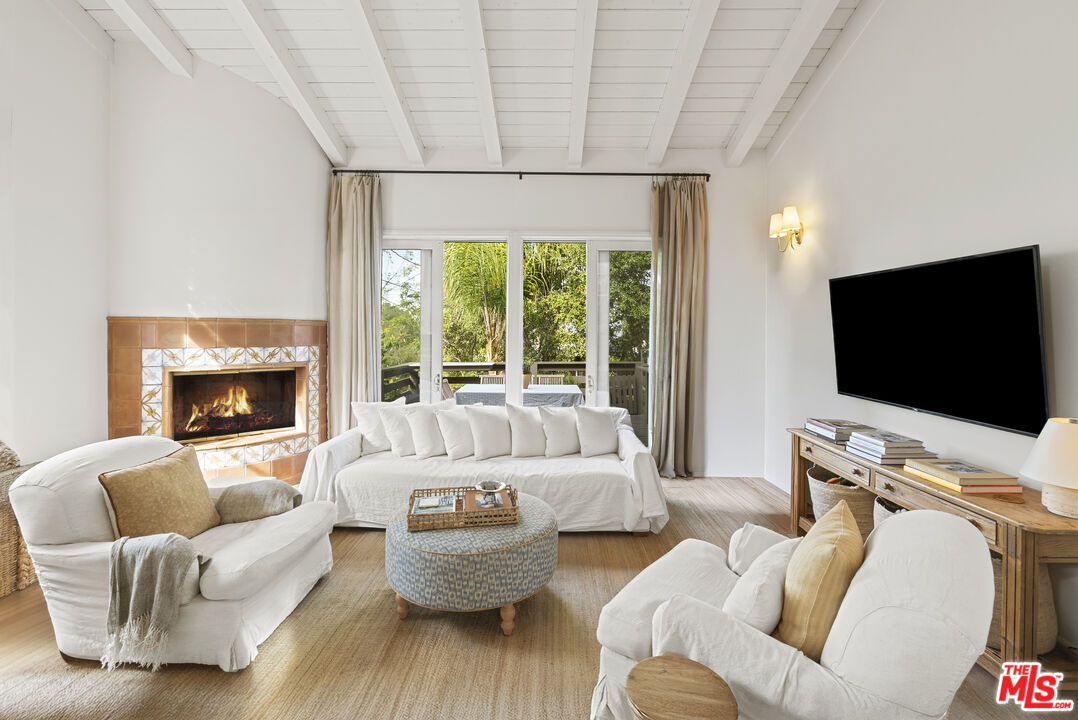 7445 Palo Vista Dr, Hollywood Hills