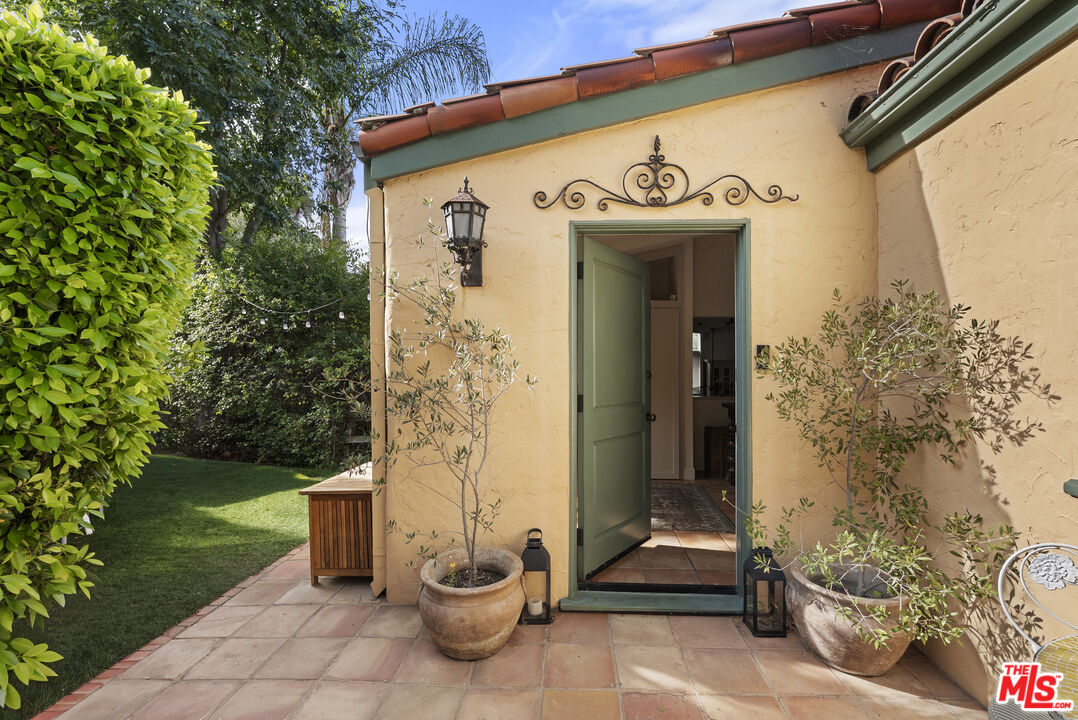 7445 Palo Vista Dr, Hollywood Hills