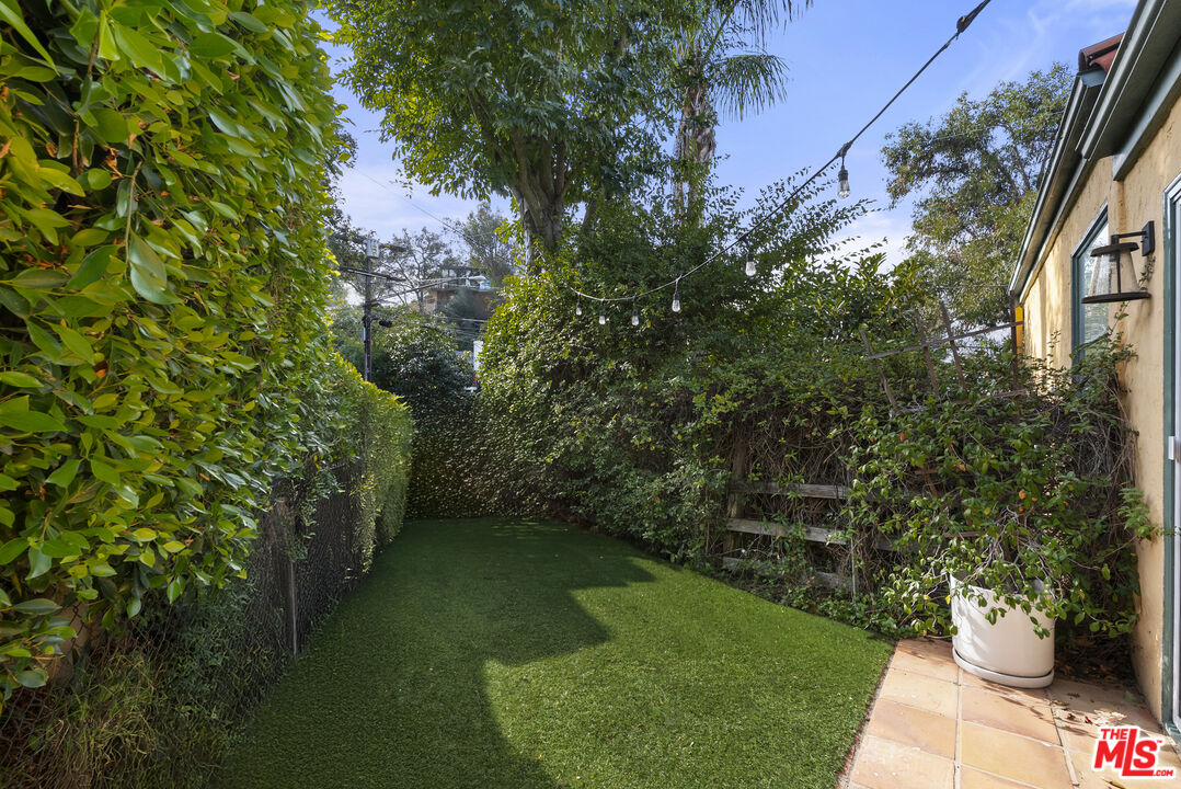 7445 Palo Vista Dr, Hollywood Hills