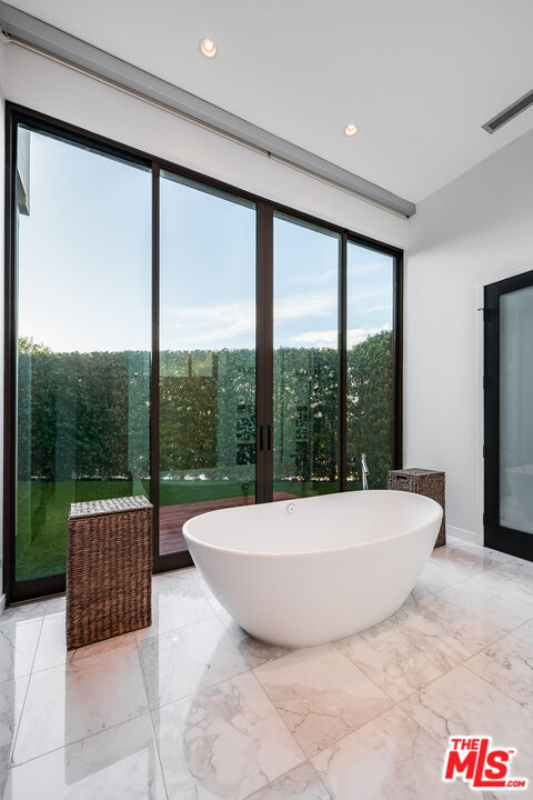 16167 Royal Oak Rd, Encino