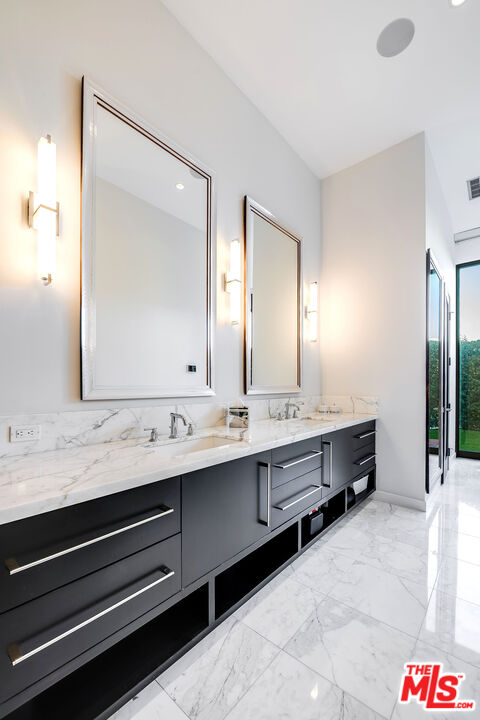 16167 Royal Oak Rd, Encino