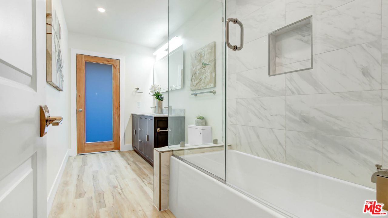 24201 Burbank Blvd, Woodland Hills