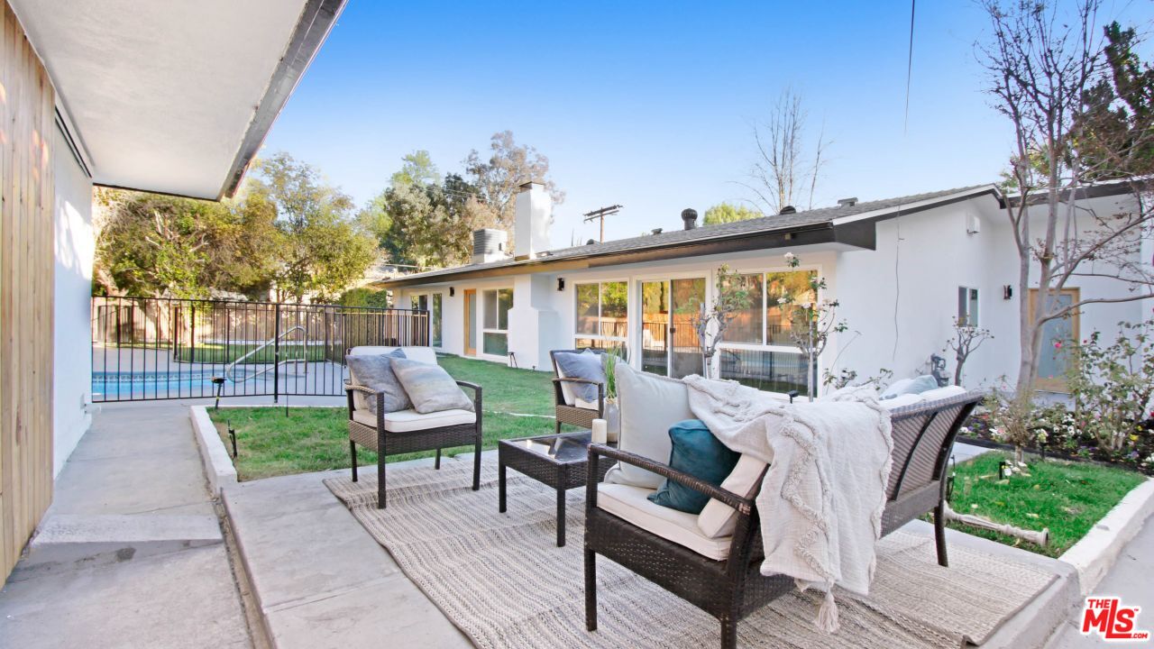 24201 Burbank Blvd, Woodland Hills