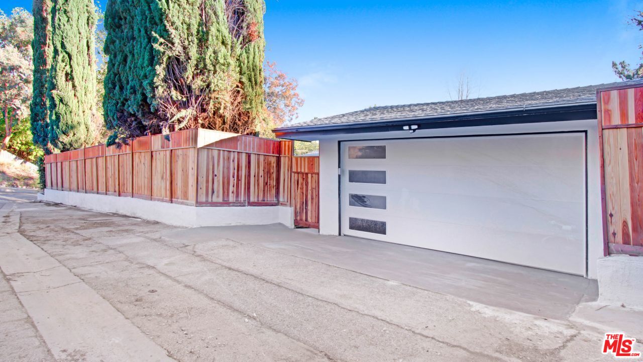 24201 Burbank Blvd, Woodland Hills