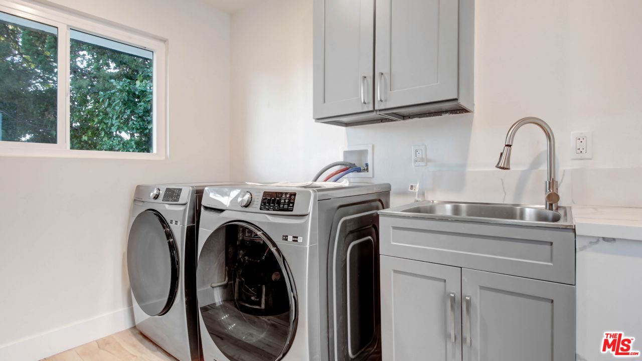 24201 Burbank Blvd, Woodland Hills