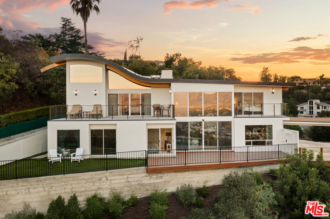 3631 Sunswept Dr, Studio City