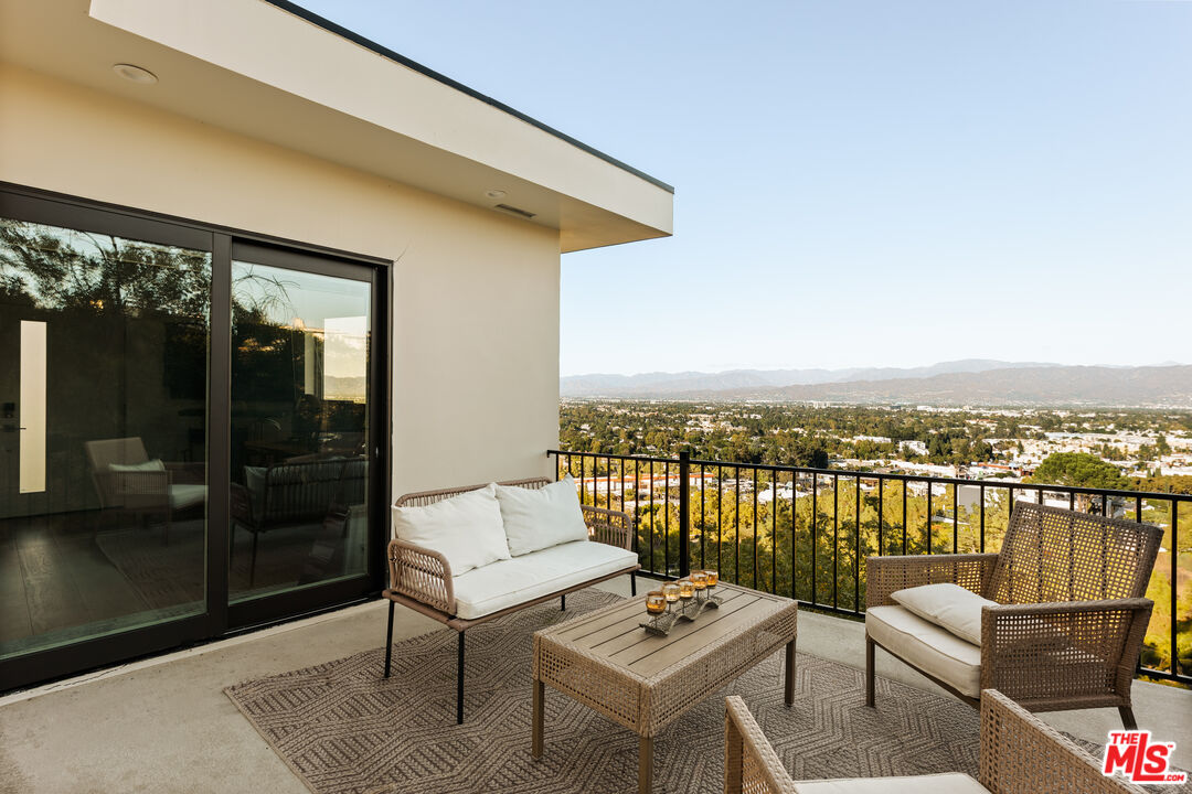 3631 Sunswept Dr, Studio City