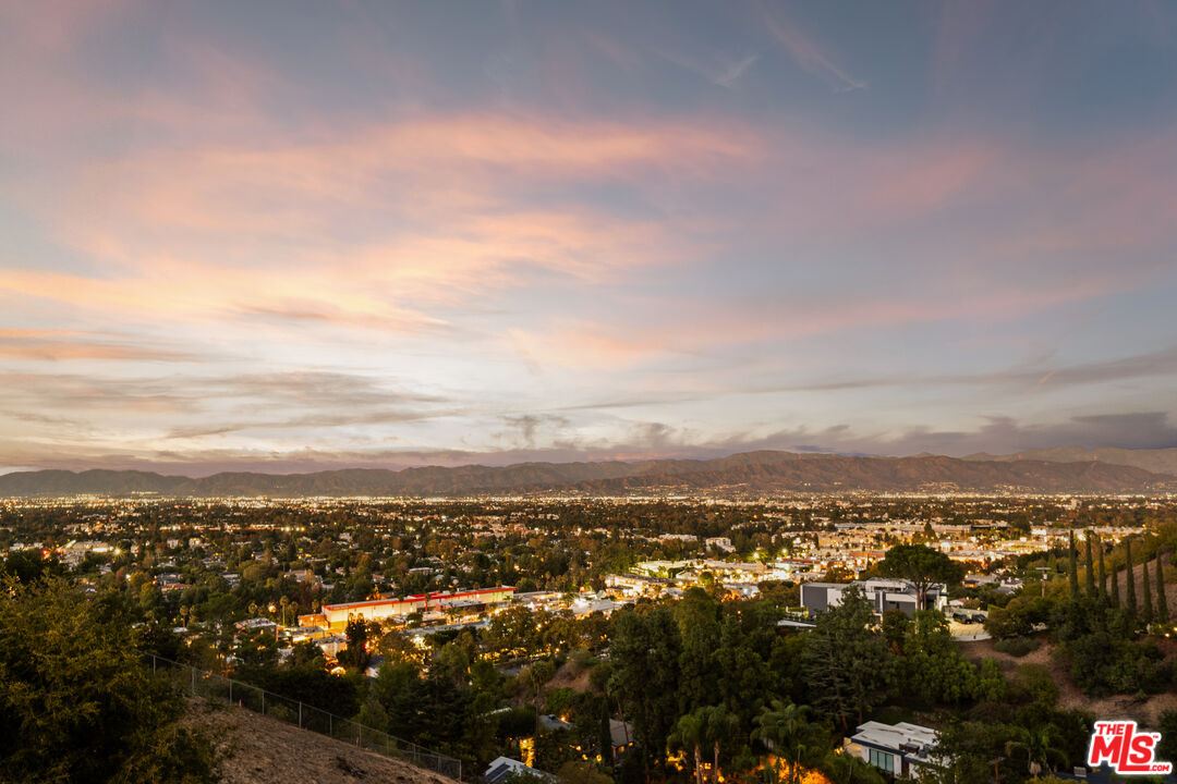 3631 Sunswept Dr, Studio City