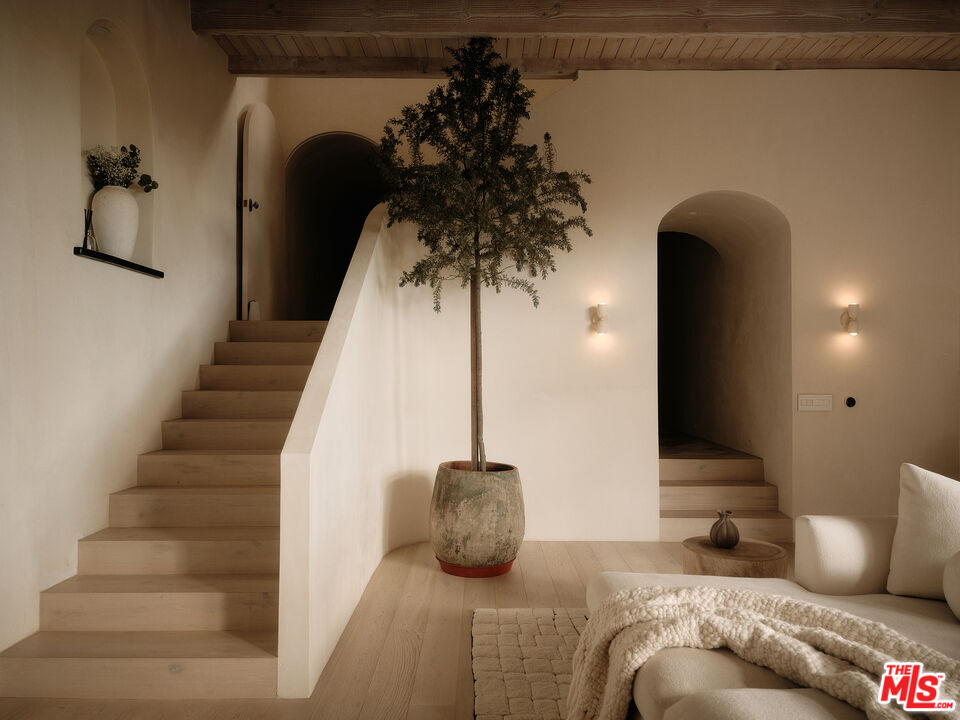 2729 Nichols Canyon Rd, Hollywood Hills 