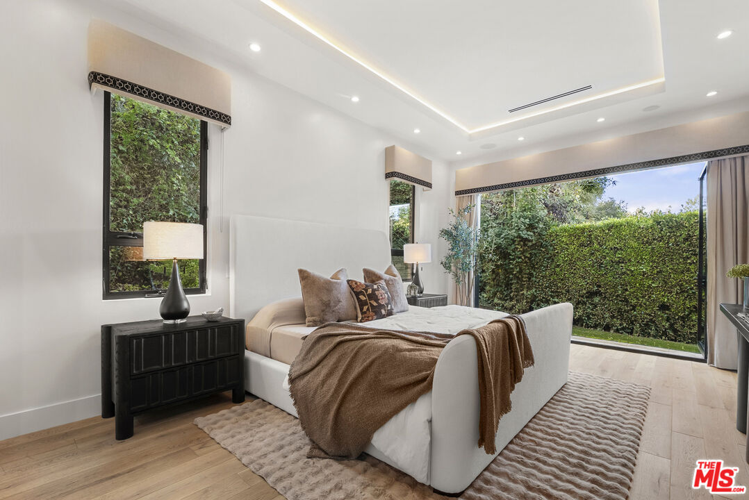 9782 Oak Pass Rd, Beverly Hills