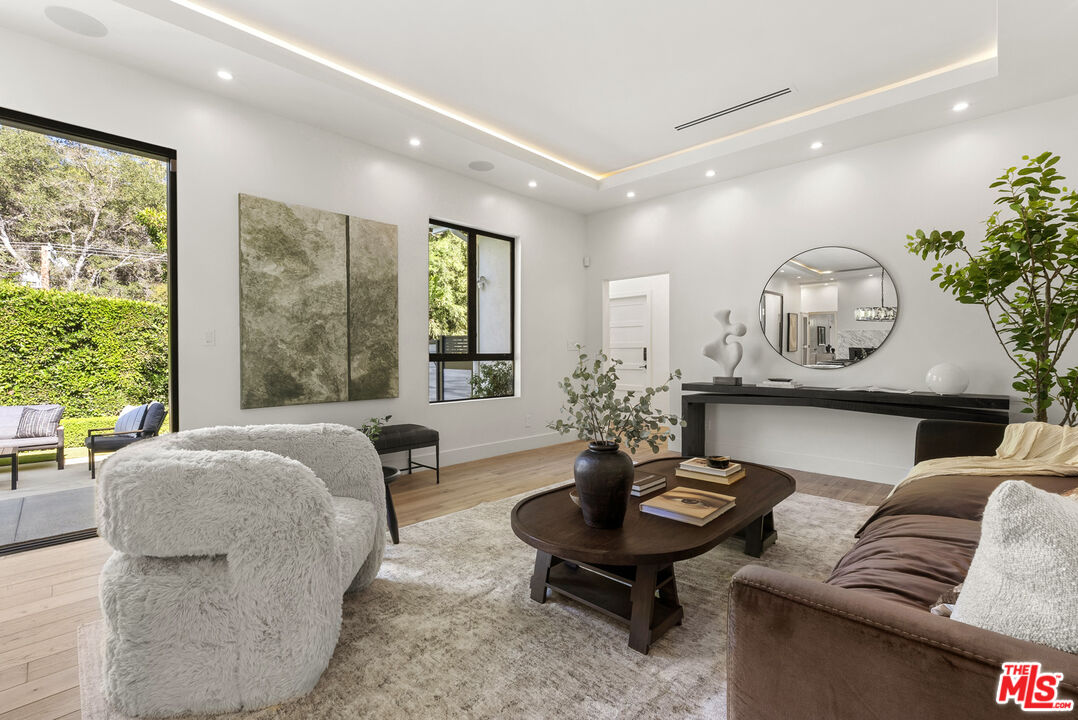 9782 Oak Pass Rd, Beverly Hills