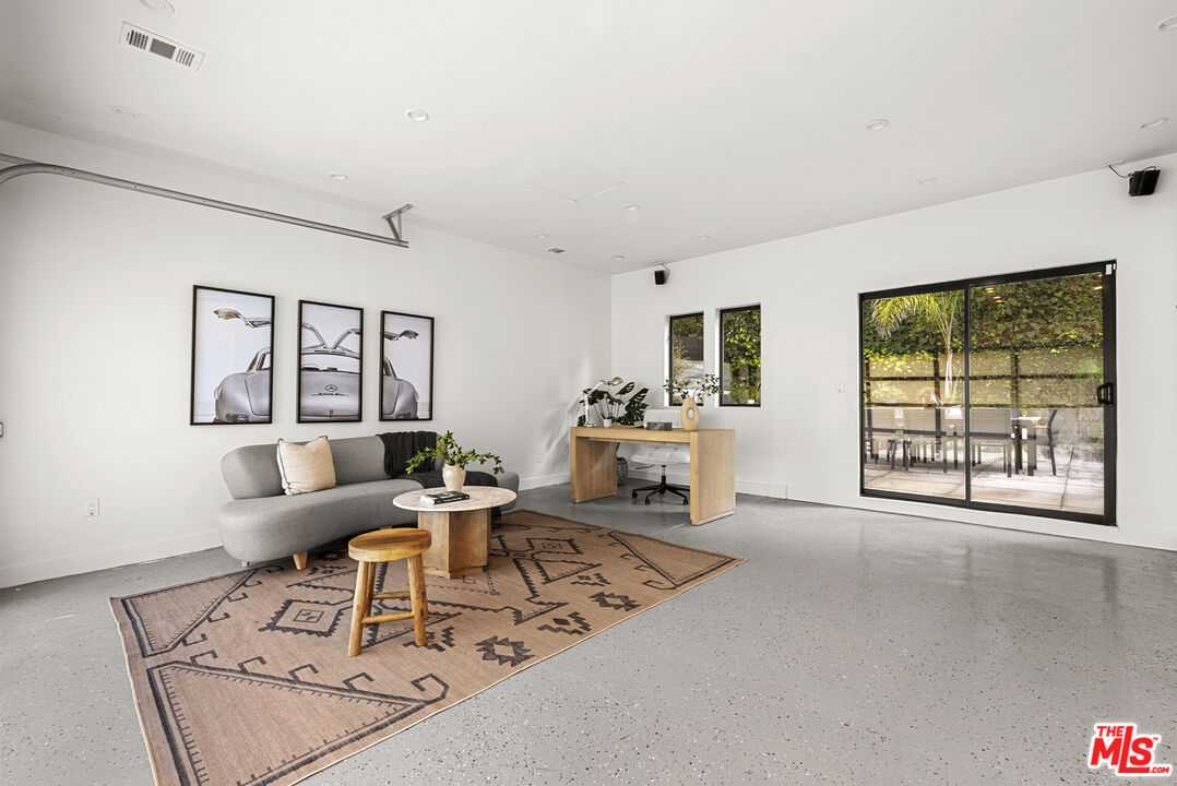 9782 Oak Pass Rd, Beverly Hills