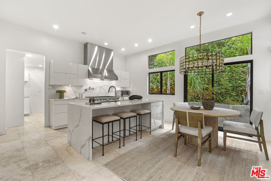 9782 Oak Pass Rd, Beverly Hills