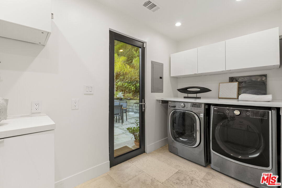 9782 Oak Pass Rd, Beverly Hills