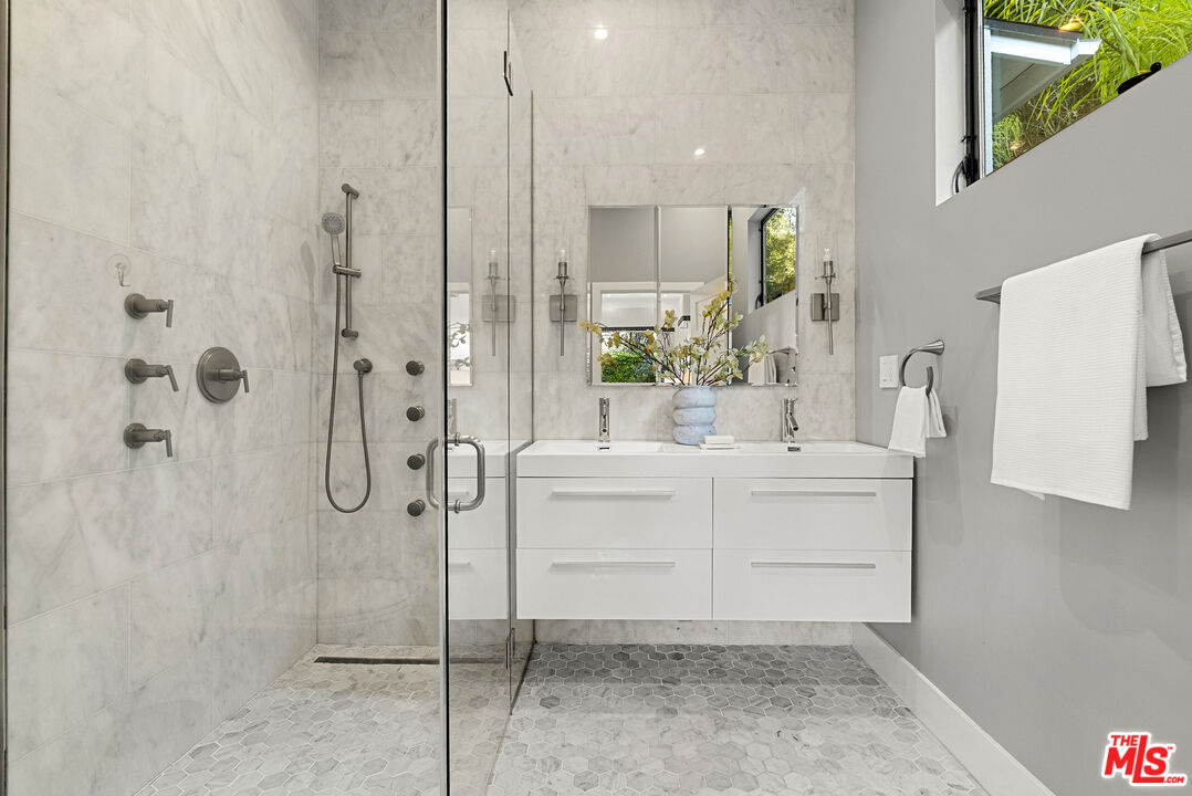 9782 Oak Pass Rd, Beverly Hills