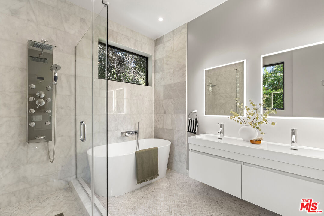 9782 Oak Pass Rd, Beverly Hills