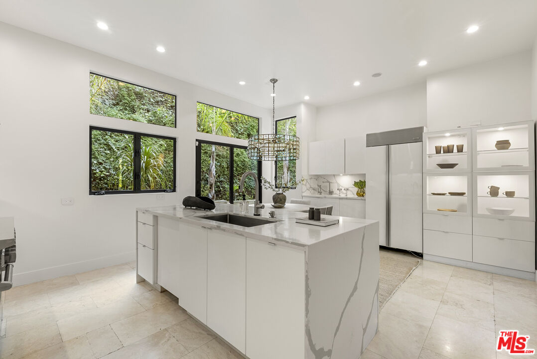 9782 Oak Pass Rd, Beverly Hills