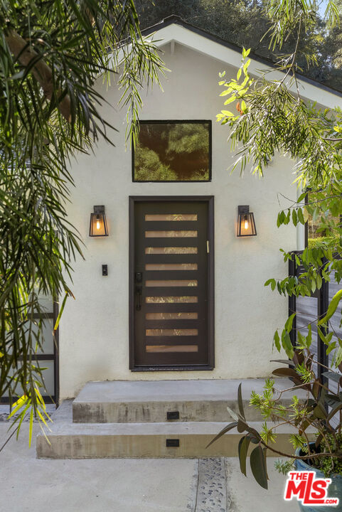 9782 Oak Pass Rd, Beverly Hills